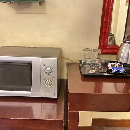 Astoria Hotel Kolkata Ngoại thất bức ảnh