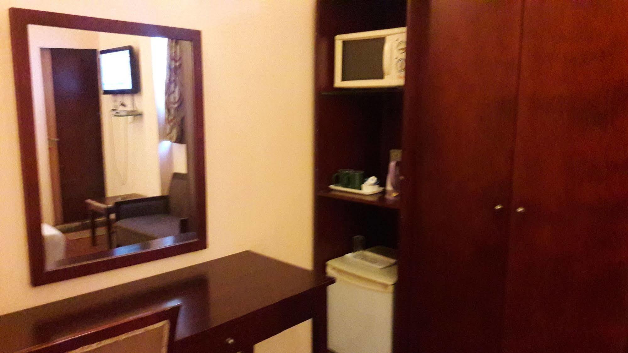 Astoria Hotel Kolkata Ngoại thất bức ảnh