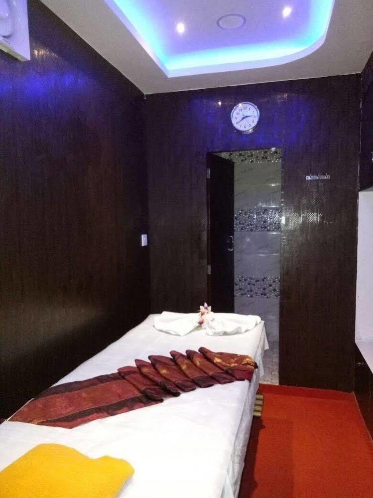 Astoria Hotel Kolkata Ngoại thất bức ảnh