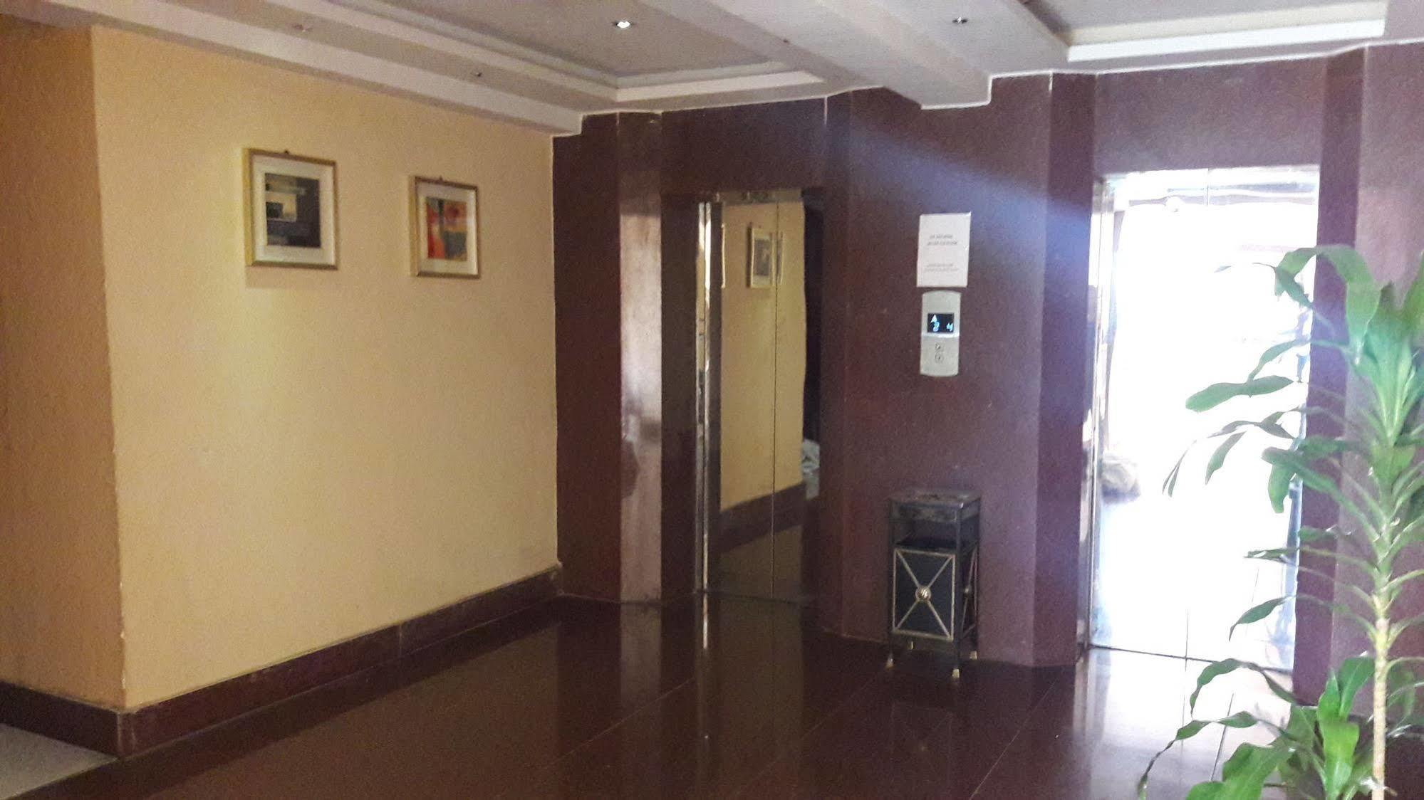Astoria Hotel Kolkata Ngoại thất bức ảnh